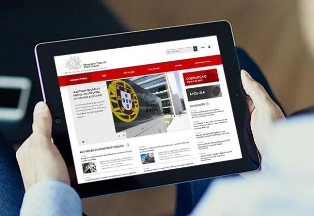 Portuguese public ministry homepage viewed on tablet