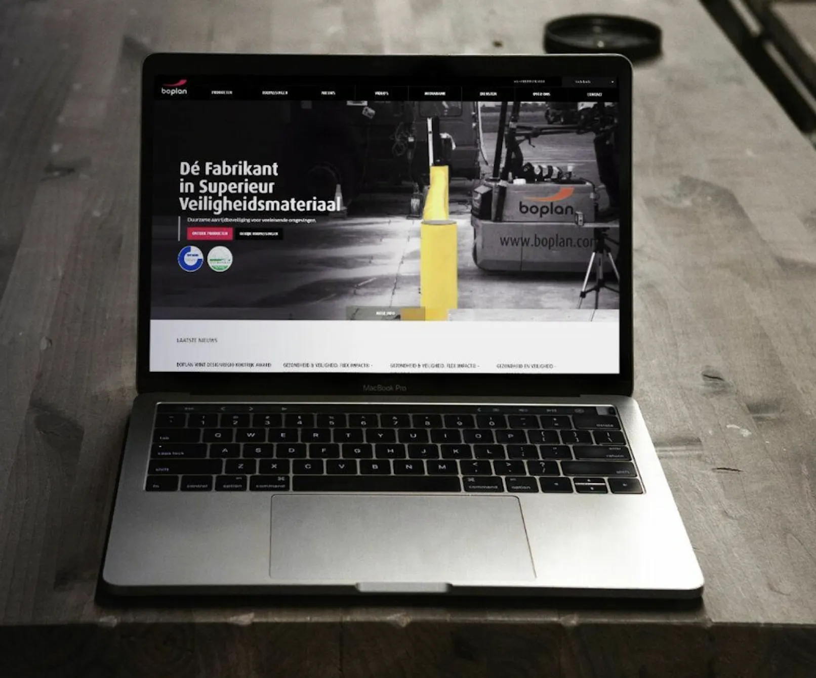 Boplan Drupal website displayed on a laptop, showing the Dutch homepage hero with a yellow safety bollard, product discovery buttons, and latest news section.